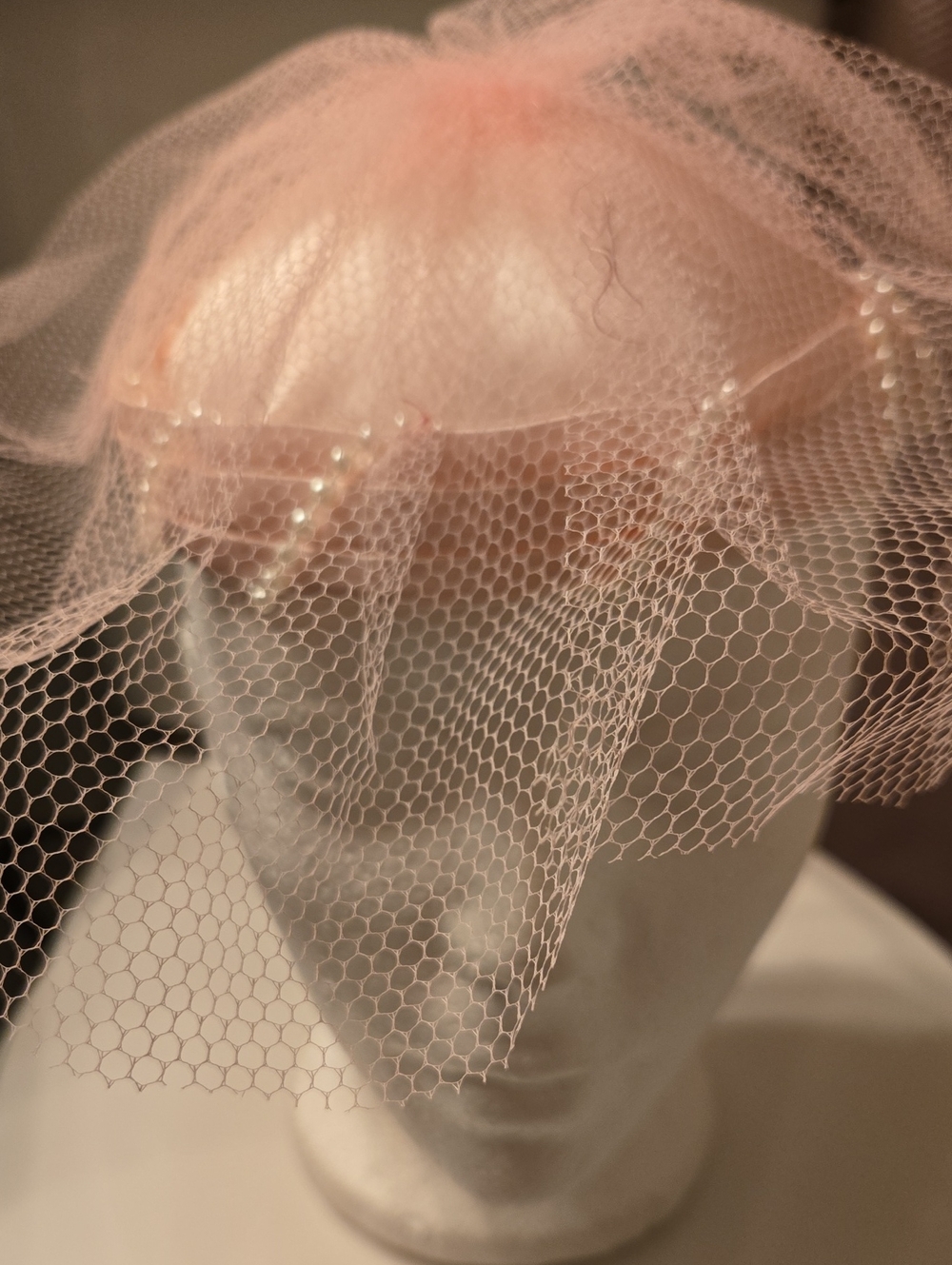 Vintage Lux 1950's Formal Pillbox Satin Hat Pearl Detail - Picture 13 of 15